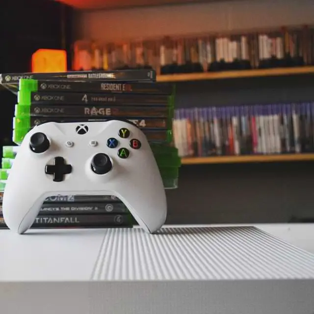 Is Leaving a Disc in an Xbox One Dangerous? Find Out